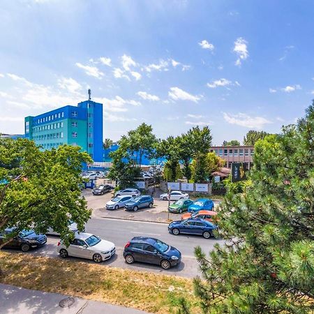 Apartment 20 Minutes From City Center W Netflix, Coffee Or Tea & Parking Bratislava Exterior photo